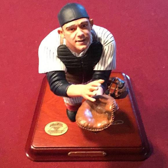 Danbury Mint Yogi Berra, New York Yankees figurine - Picture 2 of 4